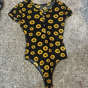 Cute black bodysuit with sunflowers on it size S
